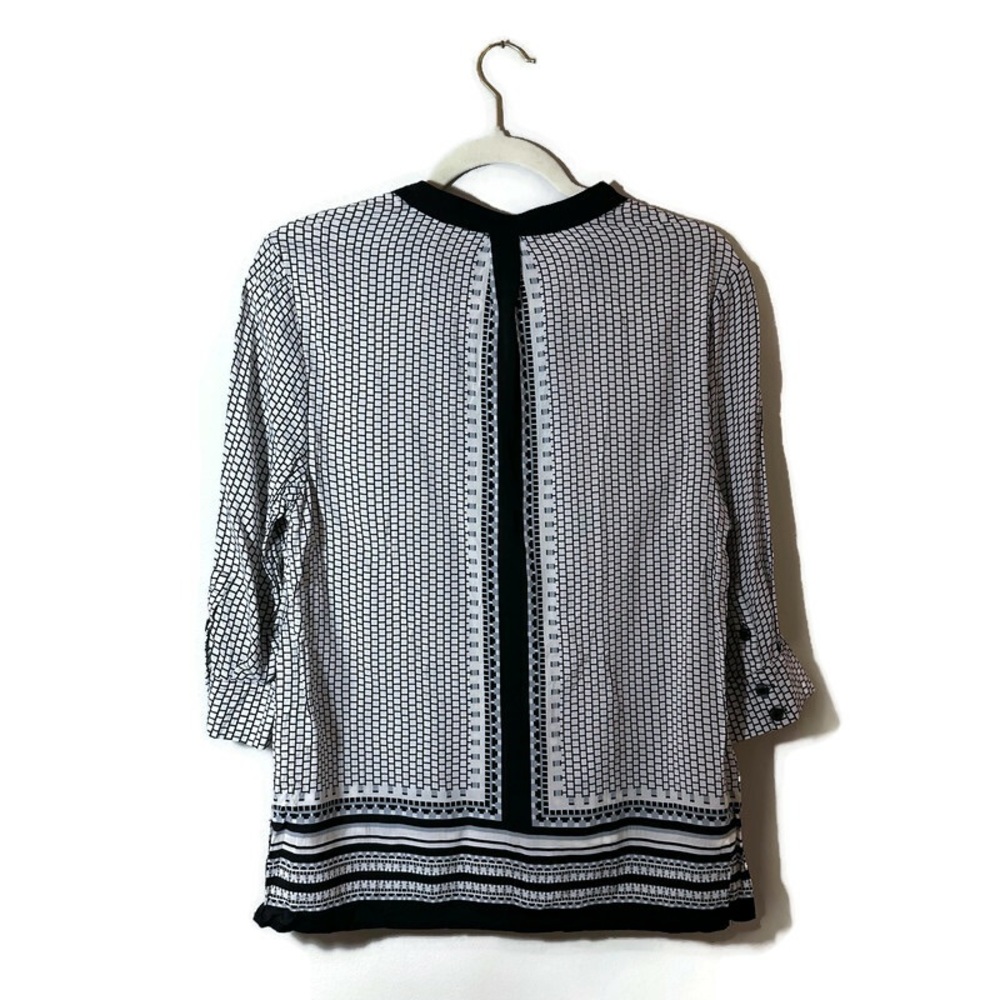 Cynthia Rowley Black and White Patterned Women's V-Neck Top Size Small - Picture 2 of 9